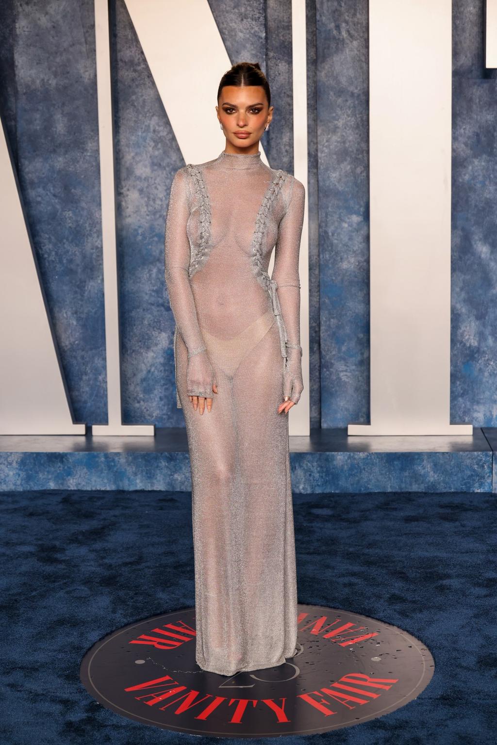 Emily Ratajkowski takes naked dressing to new heights at the Oscars  afterparty - Vogue Australia