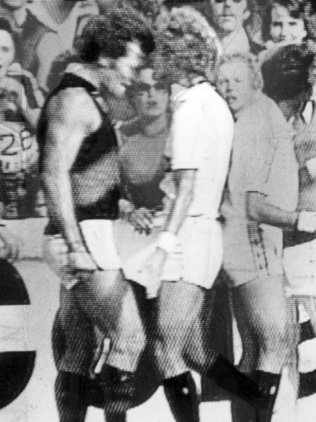 Phil Carman headbutts boundary umpire Graham Carbery in 1980