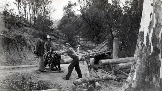 Webber’s Bridge (Wooroonden), 1936. The old bridge stands in the background as the framework for the new structure takes shape, reflecting the region’s evolving infrastructure. Source: Unknown