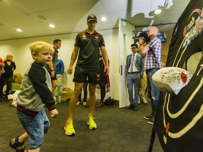 Essendon Football Club players meet Challenge Cancer Network kids