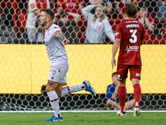 ADELAIDE, AUSTRALIA - NOVEMBER 29: Adam Taggart of Perth Glory celebrates after scoring his teams first goal during the round six A-League Men match between Adelaide United and Perth Glory at Coopers Stadium, on November 29, 2024, in Adelaide, Australia. (Photo by Mark Brake/Getty Images)