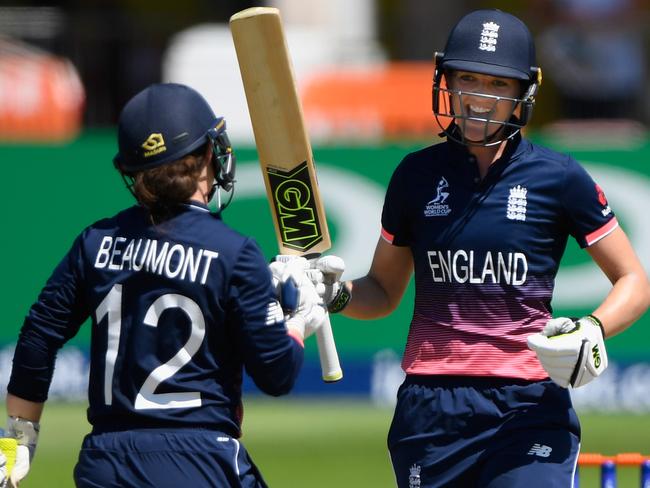 England’s Sarah Taylor and Tammy Beaumont took the game away from South Africa.