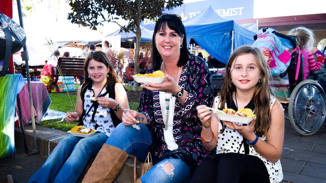 Jessica, Jo and Paige Evelyn at the Sawtell Chilli Festival 2016.