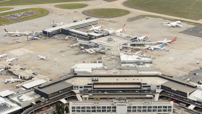 Melbourne Airport says a new north-south runway is desperately needed in the next few years or air traffic congestion will see most flights delayed.