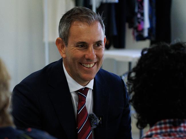 Melbourne, Victoria - January 29, 2025: Treasurer Jim Chalmers takes a tour of Lakewood Community managed CoOperative in Ringwood in Melbourne's eastern suburbs. Picture: NewsWire / Nadir Kinani