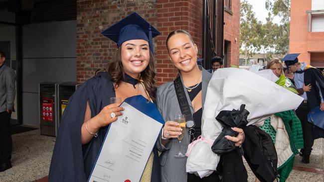 05-10-2023 Deakin University Accounting and Finance Graduation. Lana Massoud and Ashleigh Latham