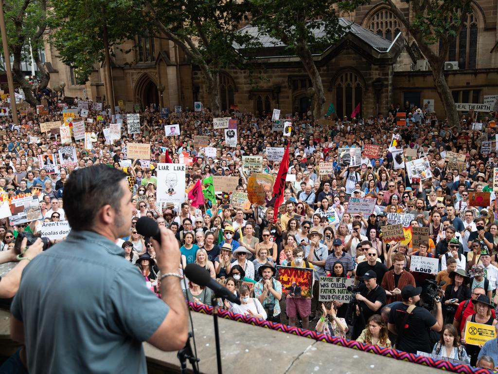 Jim Casey addreses the crowd assemebled at a climate action rally in Sydney, on Friday, January 10, 2019. (AAP Image/Michael Bilbe-Taylor)