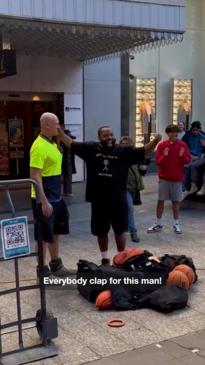 Kind stranger tips Brisbane street performer $1,000