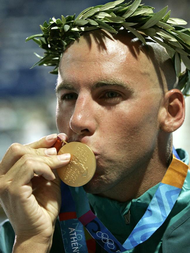 Grant Hackett with his gold medal for the 1500 men’s freestyle event at the 2004 Athens Games.