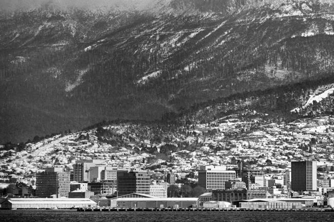Historical Mercury Archives: Snow fell in Hobart to sea level on July 25, 1986, the biggest snowfall since 1921. Taken from Bellerive beach.