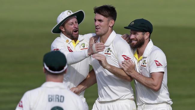 Mitchell Marsh picked up a key late wicket.