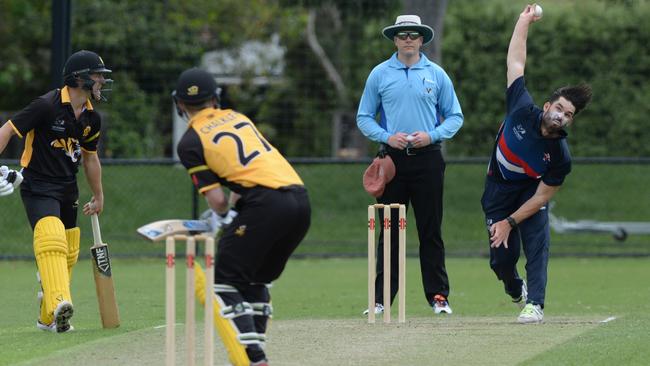 Hamish Winter-Irving bends his back for Footscray. Picture: Chris Eastman