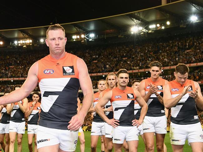 Steve Johnson of the Giants waves goodbye after playing his last game. Picture: Quinn Rooney/Getty Images