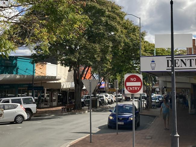 Mayor doubles down on plan to remove old trees in main street