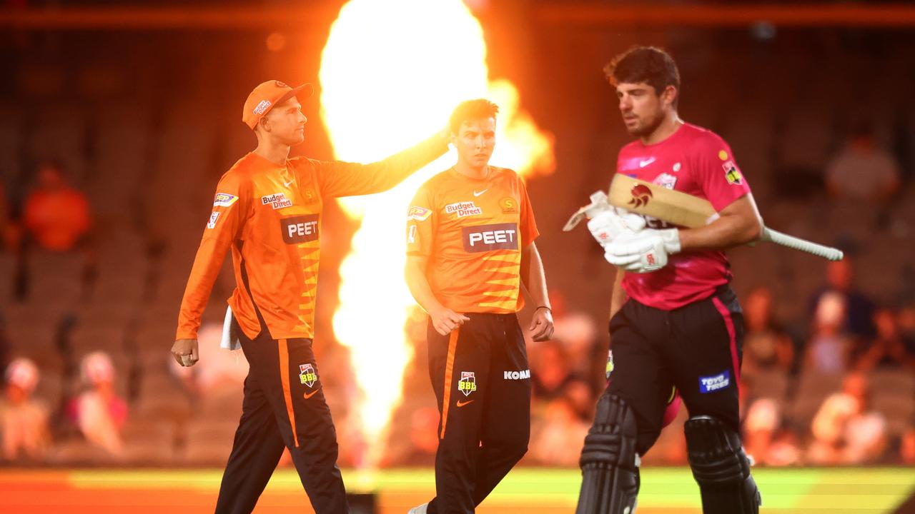 MELBOURNE, AUSTRALIA - JANUARY 22: Jhye Richardson (C) of the Scorchers celebrates with teammate Ashton Agar after dismissing Moises Henriques (R) of the Sixers during the Men's Big Bash League match between the Perth Scorchers and the Sydney Sixers at Marvel Stadium, on January 22, 2022, in Melbourne, Australia. (Photo by Mike Owen/Getty Images)