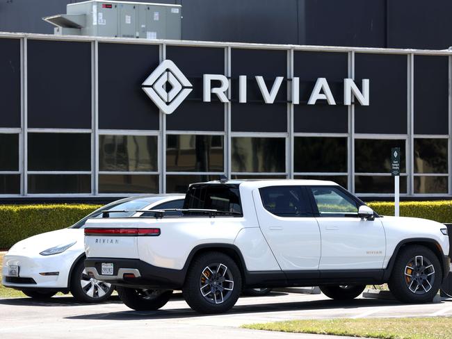 SOUTH SAN FRANCISCO, CALIFORNIA - MAY 09: A Rivian electric pickup truck sits in a parking lot at a Rivian service center on May 09, 2022 in South San Francisco, California. Shares of Rivian stock fell 13 percent after Ford, which currently owns as 11.4 percent stake in the electric car maker, is planning to sell 8 million of its 102 million shares.   Justin Sullivan/Getty Images/AFP == FOR NEWSPAPERS, INTERNET, TELCOS & TELEVISION USE ONLY ==