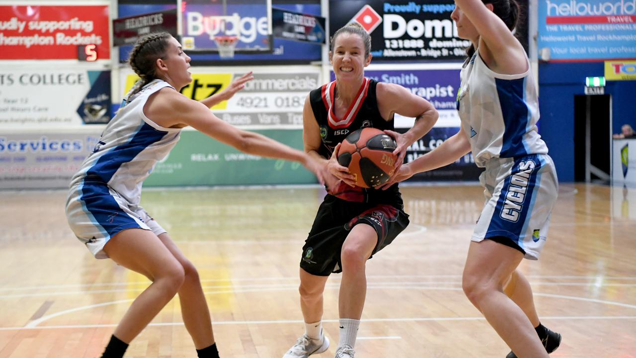 BASKETBALL ConocoPhillips CQ Cup Rd 1: Mackay Meteorettes' Heidi Freeburn with the ball