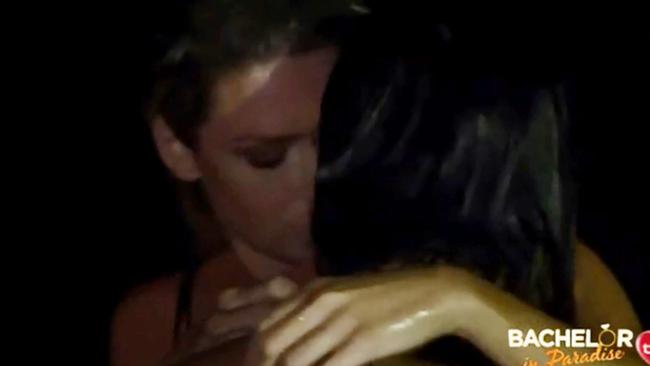 Elora Murger and Megan Marx get steamy on Bachelor In Paradise.