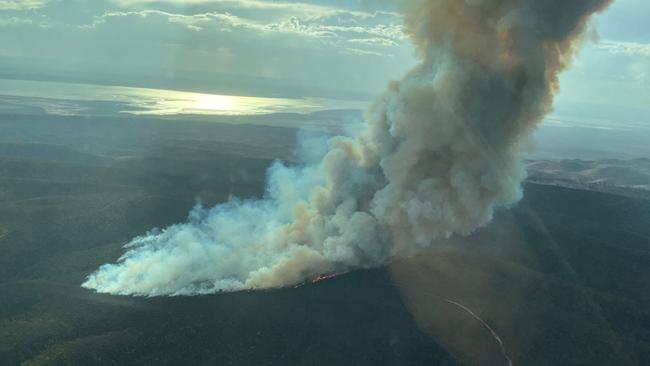 At least 800 hectares have been burn at the scrub fire at Mount Remarkable in the Flinders Ranges.