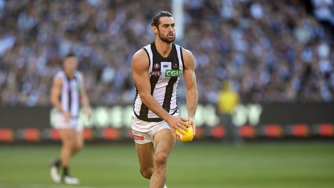 Brodie Grundy of the Magpies is seen in action during the Round 6 AFL match between the Essendon Bombers and the Collingwood Magpies at the MCG in Melbourne, Thursday, April 25, 2019. (AAP Image/Julian Smith) NO ARCHIVING, EDITORIAL USE ONLY