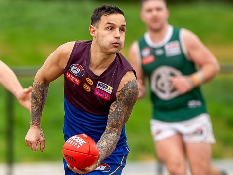 Daniel Costanzo in action for Banyule. Picture: Field of View Photography