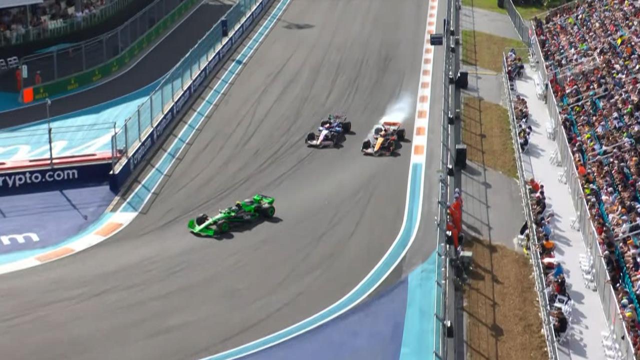 Daniel Ricciardo and OScar Piastri go at it