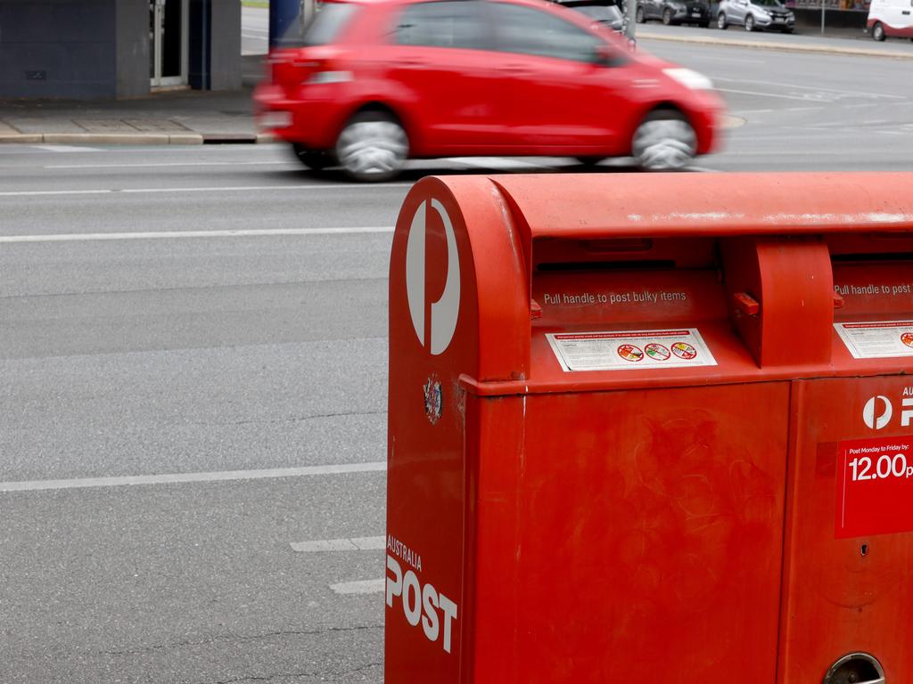 The Christmas delivery cut-off date for Australia Post is December 20, with limited express shipping services available till December 23. Picture: NCA NewsWire / Kelly Barnes