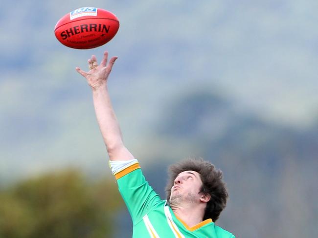 Grattan Stephens (R) of Mooroolbark contests with Daniel Gordon of Doncaster East during EFL (Div 2) Doncaster East v Mooroolbark at Tormore Reserve on Saturday, September 9, 2017, in Boronia, Victoria, Australia.Picture: Hamish Blair