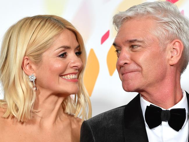 LONDON, ENGLAND - JANUARY 28: Holly Willoughby and Phillip Schofield pose with the award for Live Magazine Show for 'This Morning' in the winners room attends the National Television Awards 2020 at The O2 Arena on January 28, 2020 in London, England. (Photo by Gareth Cattermole/Getty Images)