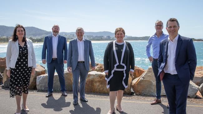 Senator for NSW Deb O’Neill, Senator for NSW Tim Ayres, Anthony Albanese, Member for Paterson Meryl Swanson, Senator for NSW Tony Sheldon, and Shadow Minister for Regional Services, Territories and Local Government and Member for Blaxland Jason Clare.