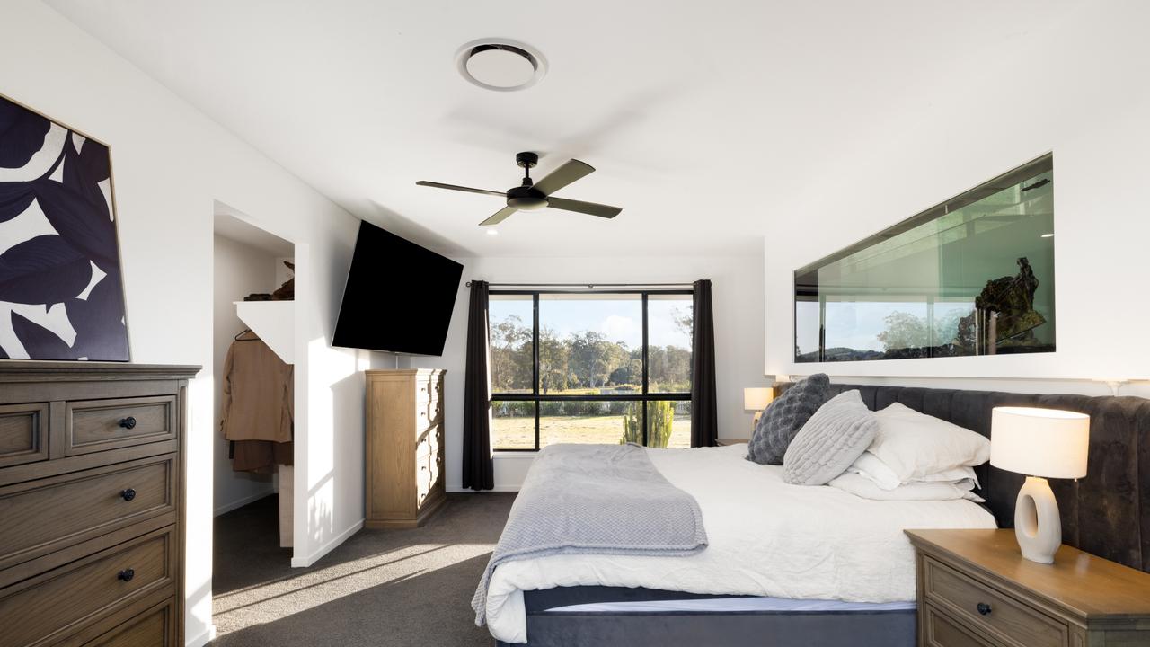 Waterfun inside too, with a built-in aquarium in the master bedroom