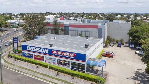 The property Bursons Spare Parts. Booval, once occupied is empty and available for both buyers and tenants.