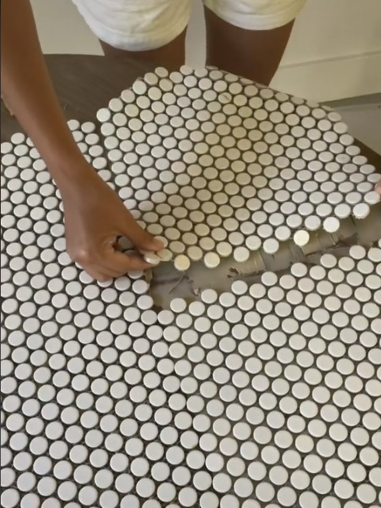 After that she glued the ceramic mosaic tiles to the table top. Picture: TikTok/genevavanderzeil