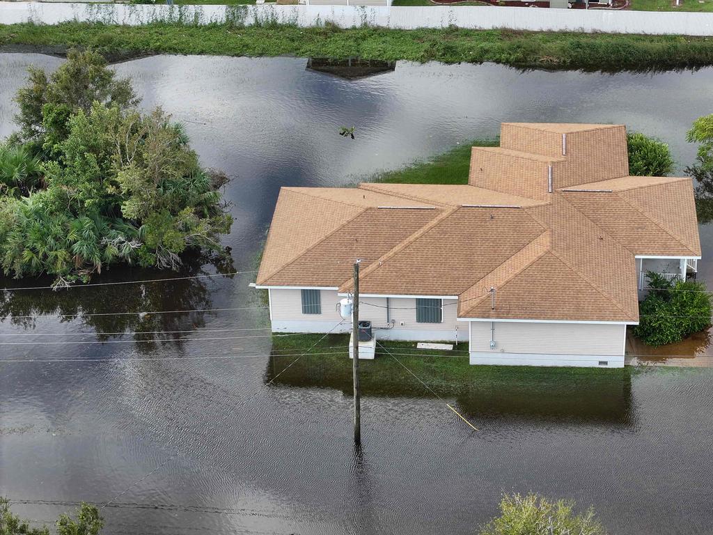 A house is submerged in water in Punta Gorda, Florida. (Photo by JOE RAEDLE / GETTY IMAGES NORTH AMERICA / Getty Images via AFP)