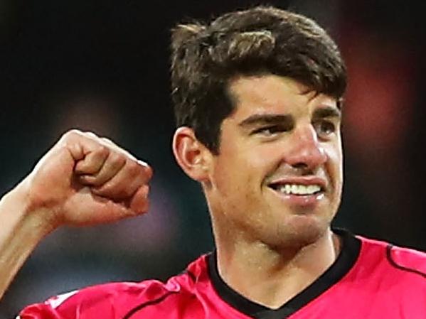 SYDNEY, AUSTRALIA - JANUARY 13:  Moises Henriques of the Sixers celebrates taking the wicket of Callum Ferguson of the Thunder during the Big Bash League match between the Sydney Sixers and the Sydney Thunder at Sydney Cricket Ground on January 13, 2018 in Sydney, Australia.  (Photo by Mark Kolbe/Getty Images)