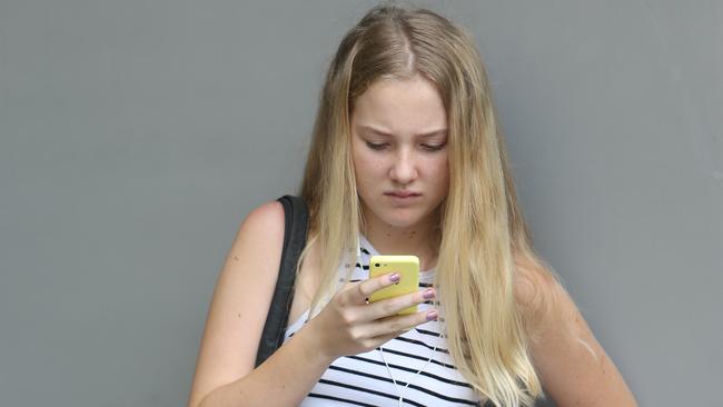 Plan rivalry ... Australians considering switching to more generous data plans are warned to act before offers run out next month. Photo: Annette Dew.