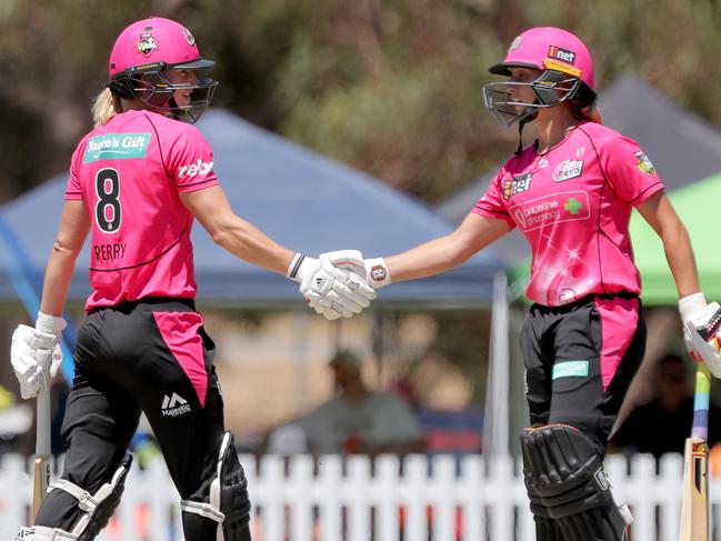 Ellyse Perry (left) has re-signed for the Sydney Sixers for another two years.