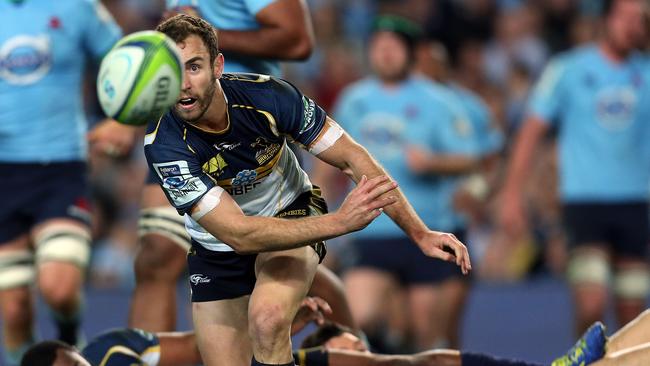 NSW Waratahs host ACT Brumbies in the sudden death semi final at Allianz Stadium in Sydney. NIc White passes.