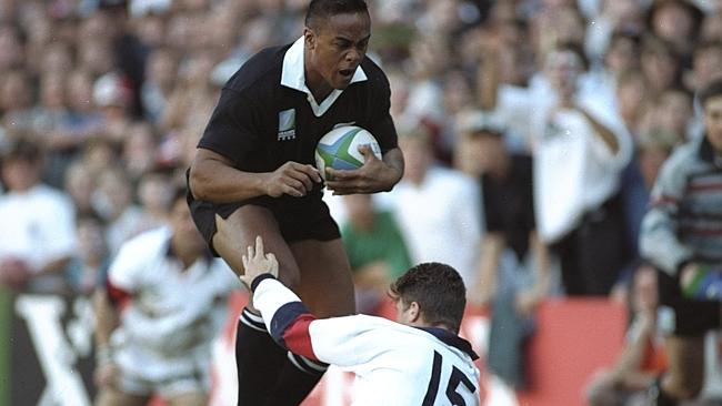  31/10/1999. Jonah Lomu during the playing of anthems prior to start of the Rugby World Cup semi-final between France and New...