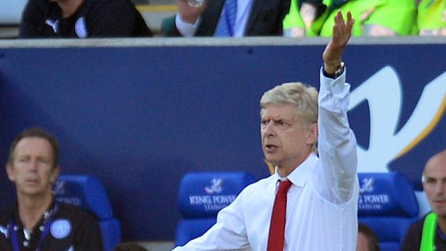 Arsenal's French manager Arsene Wenger gestures from the touchline during the English Premier League football match between Leicester City and Arsenal at King Power Stadium in Leicester, central England on August 31, 2014. AFP PHOTO / CARL COURT RESTRICTED TO EDITORIAL USE. No use with unauthorized audio, video, data, fixture lists, club/league logos or “live” services. Online in-match use limited to 45 images, no video emulation. No use in betting, games or single club/league/player publications