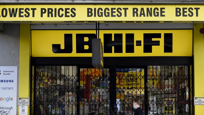 The offenders made seven purchases at five different JB Hi-Fi stores. Picture: NCA NewsWire / Andrew Henshaw