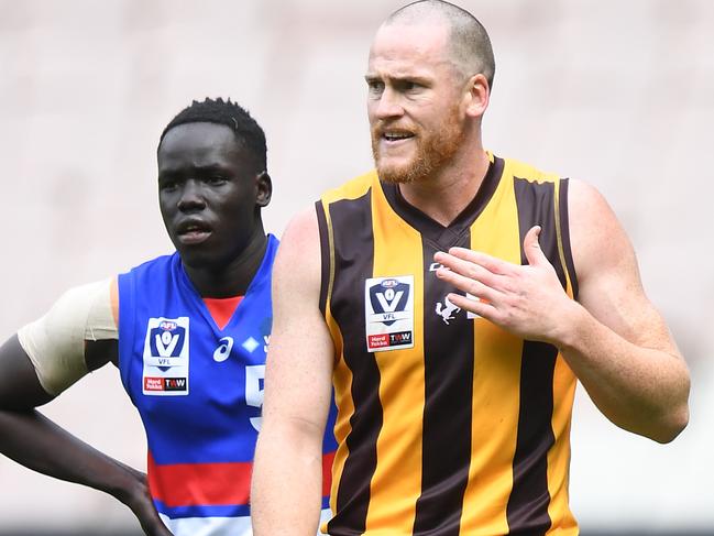 Jarryd Roughead of the Boxhill Hawks (right) and Reuben Williams of the Footscray Bulldogs are seen during the round 6 VFL match between the Boxhill Hawks and Footscray Bulldogs at the MCG in Melbourne, Sunday, May 12, 2019.  (AAP Image/Julian Smith) NO ARCHIVING, EDITORIAL USE ONLY