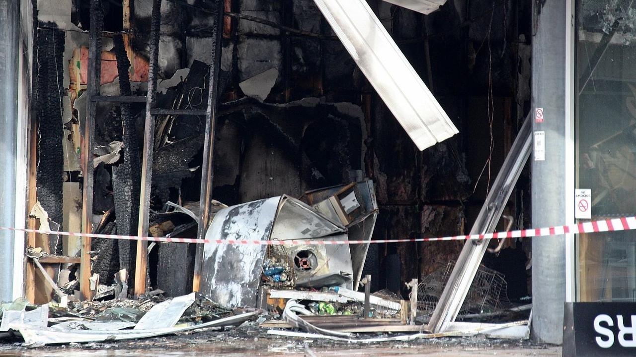 Patterson Lakes: Fire rips through shops at Harbour Plaza | Herald Sun