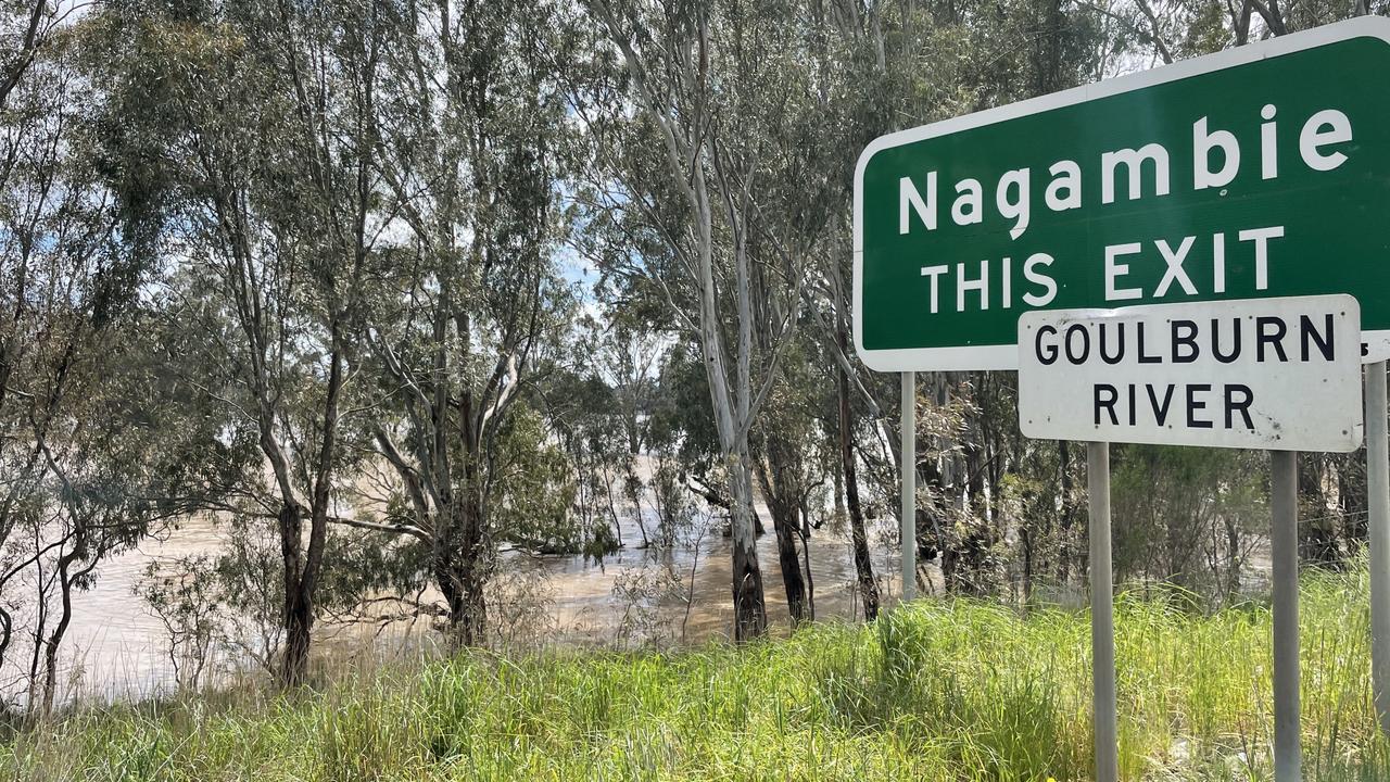 The rising Goulburn River near the Hume Freeway turn-off to Nagambie and Shepparton.