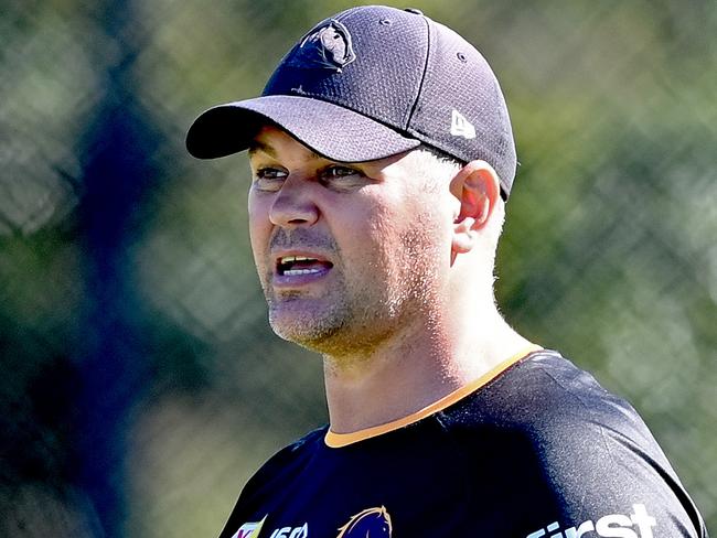 BRISBANE, AUSTRALIA - JULY 20: Coach Anthony Seibold gives instructions to his players during a Brisbane Broncos NRL training session at the Clive Berghofer Centre on July 20, 2020 in Brisbane, Australia. (Photo by Bradley Kanaris/Getty Images)