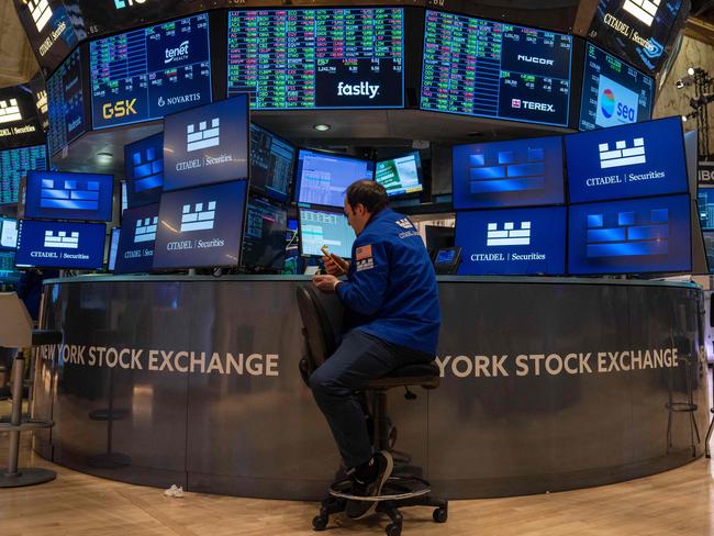 NEW YORK, NEW YORK - JANUARY 15: Traders work on the floor of the New York Stock Exchange (NYSE) on January 15, 2025 in New York City. Trading volume surged on the NYSE and Nasdaq, with advancing stocks significantly outnumbering decliners. The Russell 2000 continued its strong performance, while the Innovator IBD 50 ETF gained 3%. Several stocks within the IBD 50, including Robinhood, Rocket Lab, and Intuitive Machines, saw substantial gains. Despite a strong 2024, Palantir, a top S&P 500 performer, declined in January, prompting investor Cathie Wood to reduce her stake.   David Dee Delgado/Getty Images/AFP (Photo by David Dee Delgado / GETTY IMAGES NORTH AMERICA / Getty Images via AFP)