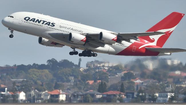 FILES-- This file photo taken on August 25, 2017 shows a Qantas Airbus A380 takes off from the airport in Sydney. Qantas Airways posted a bumper 17.9 percent jump in interim net profit to 473 million USD on February 22, 2018 and announced a share buyback with a strong result in its domestic arm boosting the bottom line. / AFP PHOTO / Peter PARKS