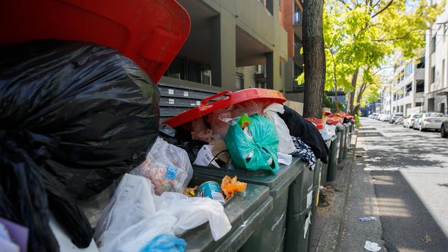 The rate of recycling in Victoria is just 45 per cent. Picture: NewsWire / Tim Pascoe