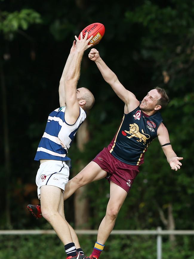 Brad Wallace punches the ball from Adam Gross' hands as he takes a mark. PICTURE: BRENDAN RADKE.