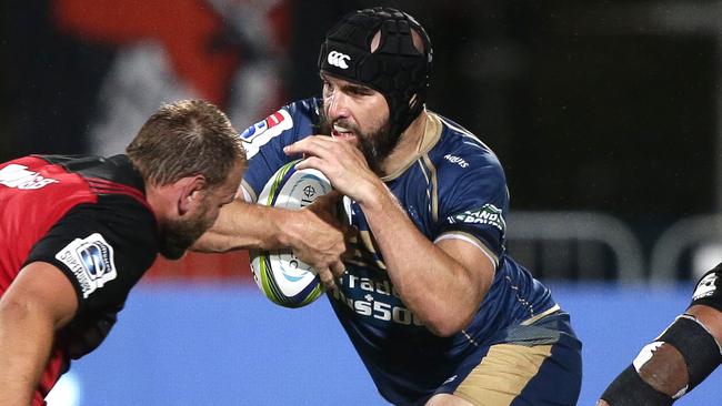 Brumbies Scott Fardy makes a run at Crusaders Joe Moody, left, and Seta Tamanivalu, right,during their Super 15 rugby match in Christchurch, New Zealand, Saturday, Feb. 25, 2017. (AP Photo/Mark Baker)